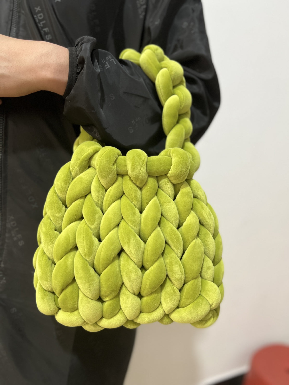 DIY hand woven crystal velvet core spun yarn woven hand-held mailman bag