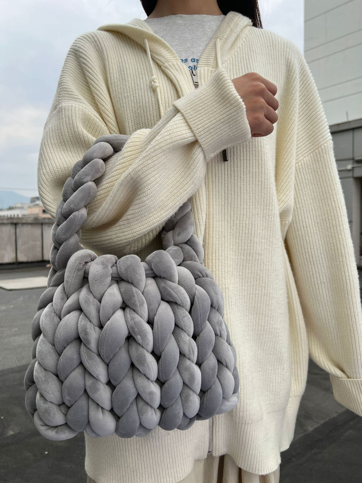 DIY hand woven crystal velvet core spun yarn woven hand-held mailman bag